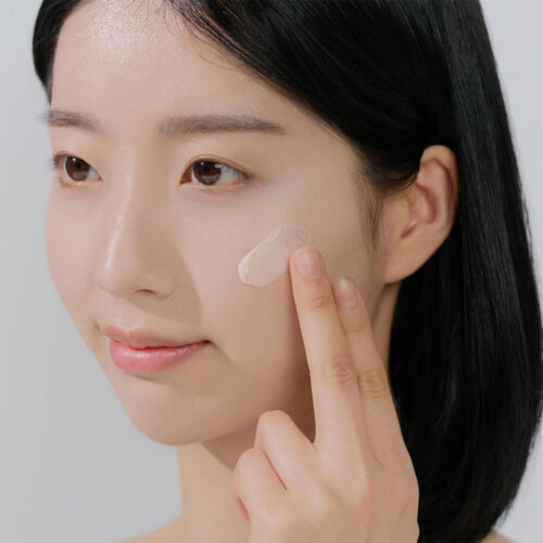 ضد آفتاب ضد لک و روشن کننده تون آپ سنتلا اسکین 1004 - Skin1004 Madagascar Centella Tone Brightening Tone-Up Sunscreen