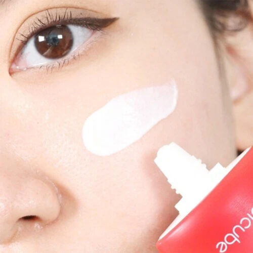 کرم ضد آفتاب مرطوب کننده و تسکین دهنده مدی کیوب - Medicube Red Moisture Real Sun Cream