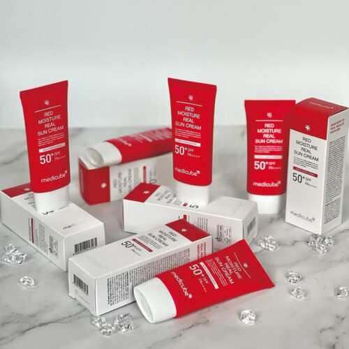 کرم ضد آفتاب مرطوب کننده و تسکین دهنده مدی کیوب - Medicube Red Moisture Real Sun Cream